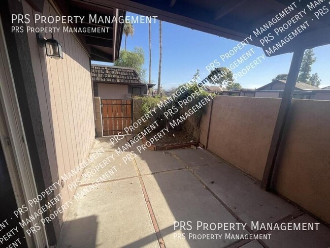 Building Photo - 922 S Acapulco Ln