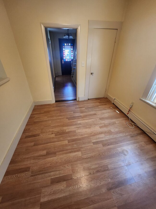 Building Photo - Single Family 4 Bd 2 Bath With Office and ...