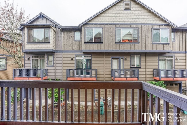 Building Photo - Gorgeous Four Bedroom Townhome in Hillsboro!