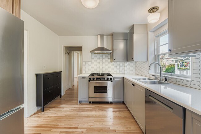 Kitchen - 4904 NE 16th Ave