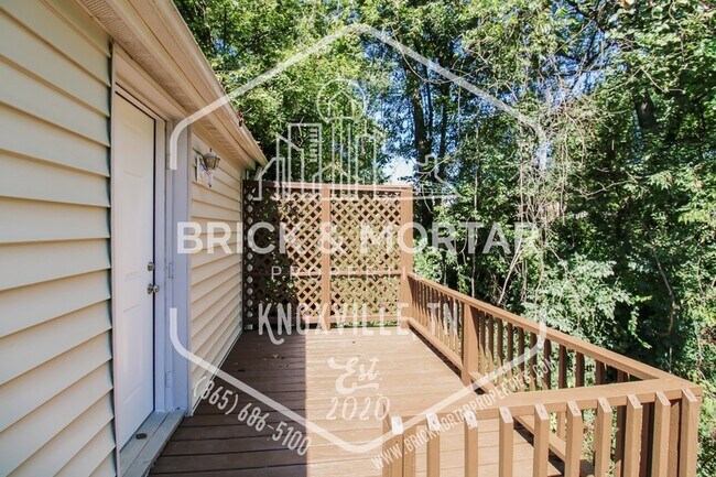 Building Photo - 116 S Maple St