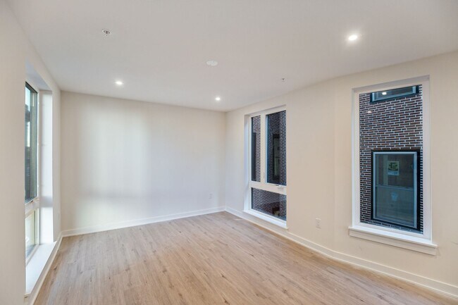 Building Photo - 933 N 29th St