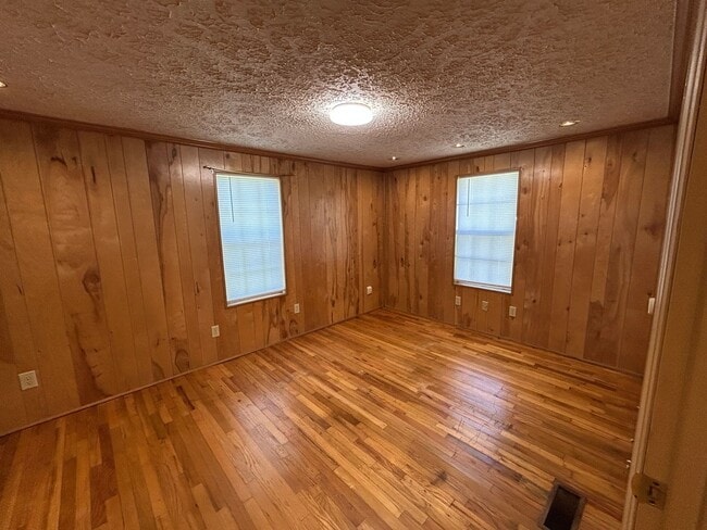 Building Photo - 894 Fish Hatchery Ln