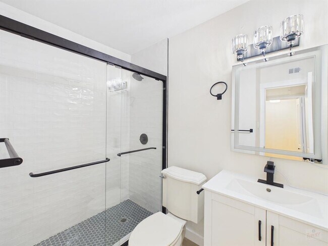 Building Photo - 2124 Burton Dr