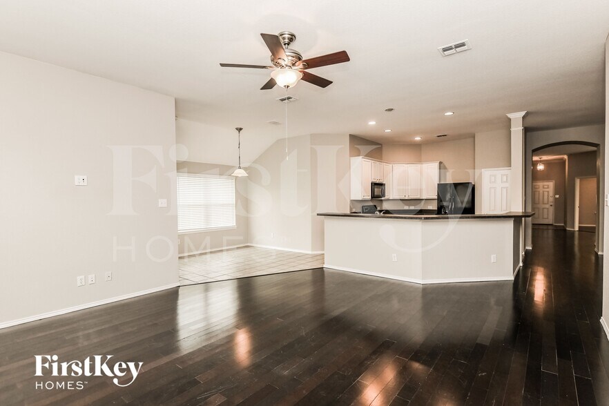 Building Photo - 10408 Bradshaw Dr