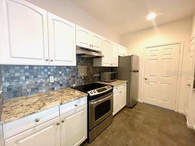 Building Photo - 860 N Orange Ave