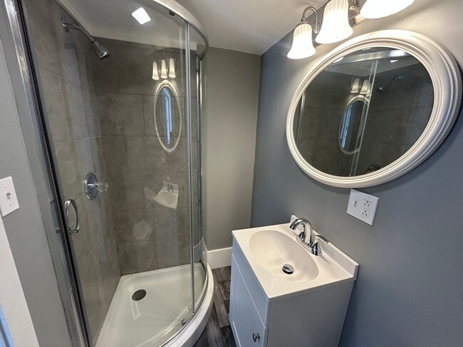 Building Photo - Fully Renovated 3 Bedroom, 2 Full Bath Home on a Double Lot in Grove City!