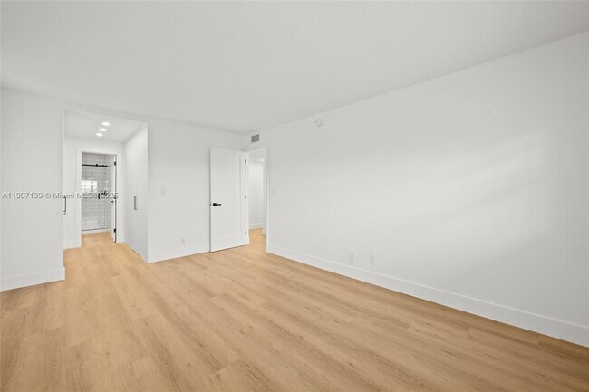 Building Photo - 8107 SW 72nd Ave