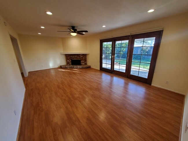 Building Photo - Wonderful Mid Century Home available for lease