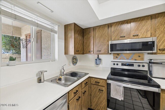 Building Photo - 4150 E Cactus Rd