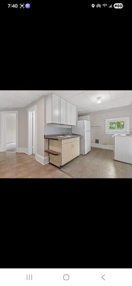 Building Photo - 408 1/2 E Washington St