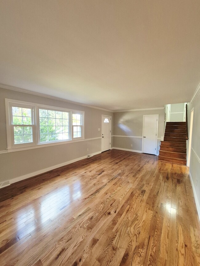 Building Photo - 2402 Fon Du Lac Rd