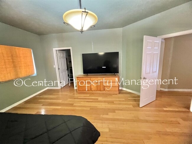 Building Photo - Beautiful home on the outskirts of town!