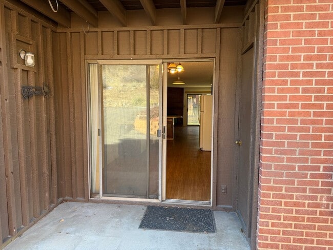 Building Photo - 2932 Holly Ave