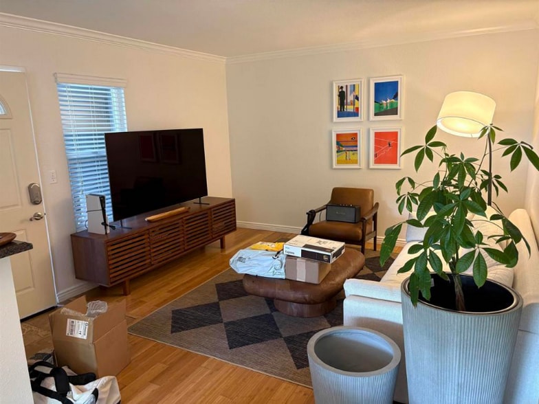 Building Photo - 911 Missouri St