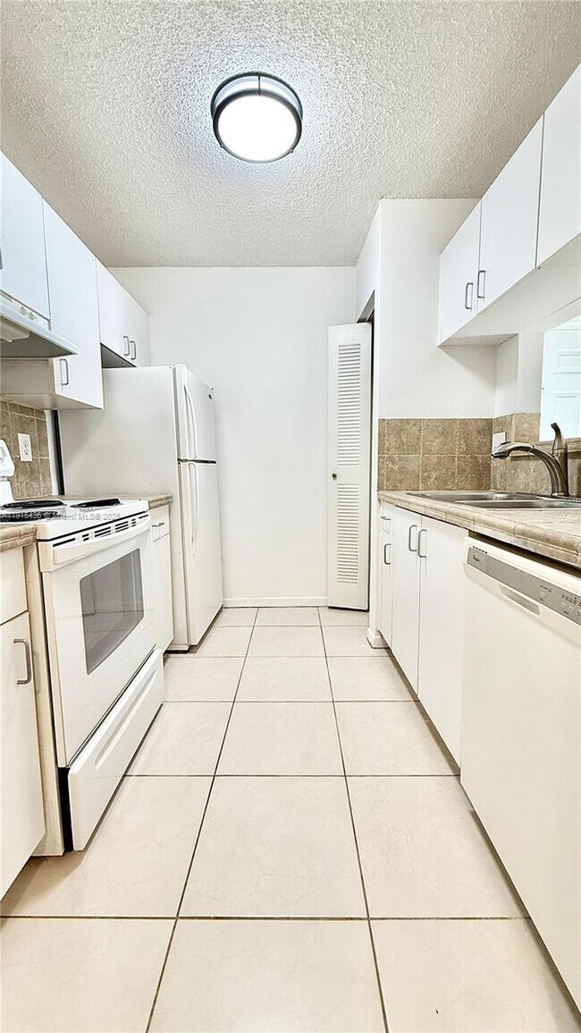 Building Photo - 1739 Village Blvd