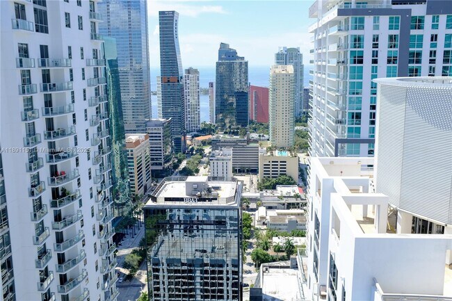 Building Photo - 1010 Brickell Ave