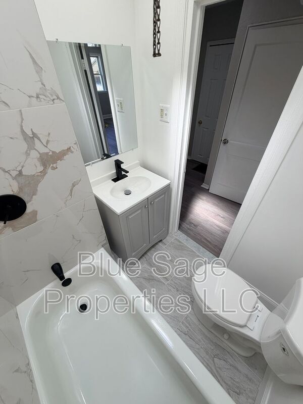 Building Photo - 1012 Burnside Rd