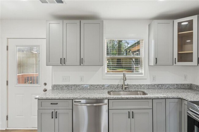 Building Photo - 4179 Hanes Dr