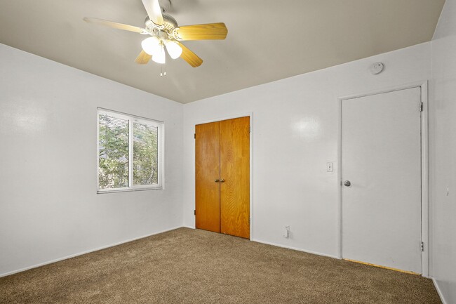Building Photo - 1073 Palm Ave