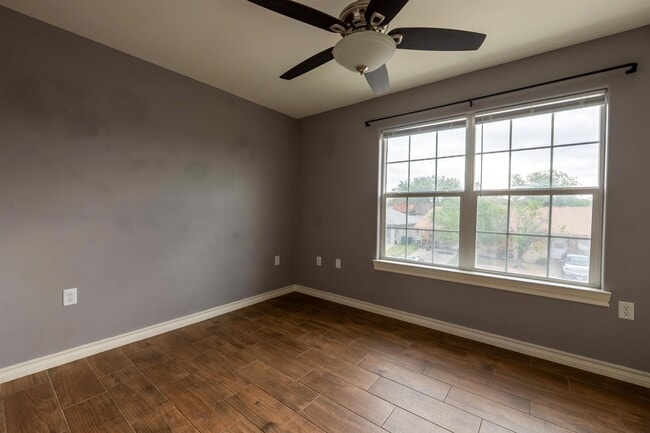 Building Photo - 214 Allen Dr