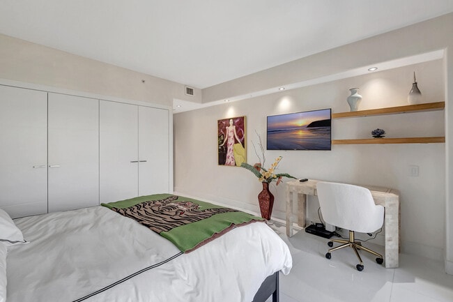 Building Photo - 4301 N Ocean Blvd