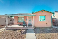 Building Photo - Charming 3 bedroom, 2 bath home in Central...