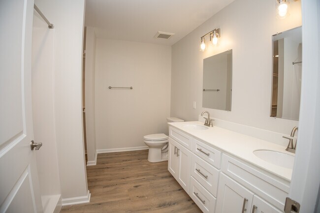 Building Photo - 834 El Dorado Dr