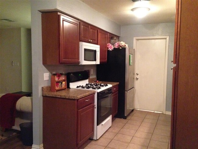 Building Photo - 1917 Castle Gate Cir