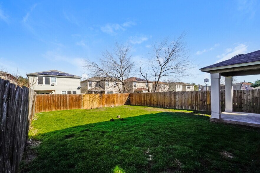 Building Photo - 7426 Circle Farm