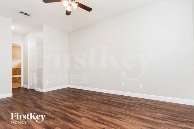 Building Photo - 663 Breezeway Ct
