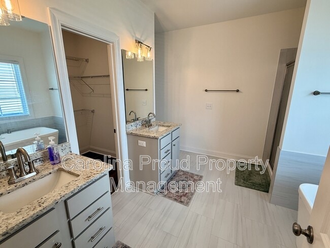 Building Photo - 1413 Dorset Dr