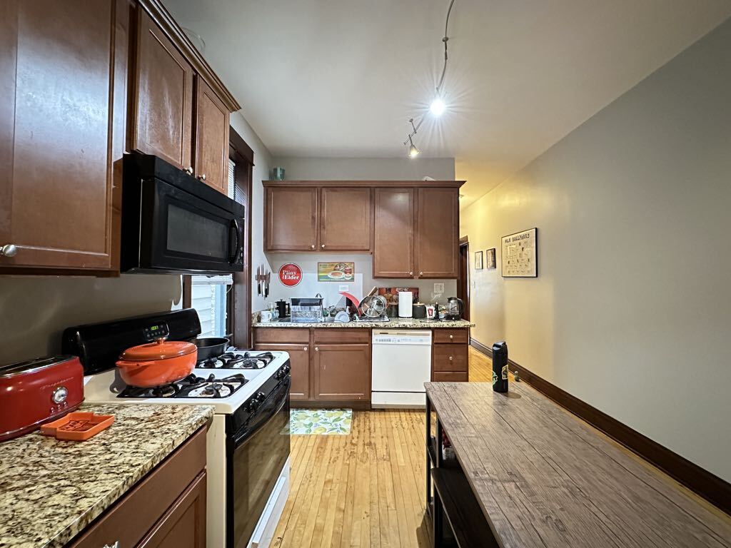Building Photo - 3315 N Albany Ave