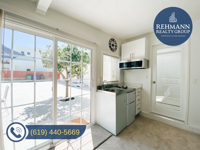 Building Photo - 2404 Chatsworth Blvd