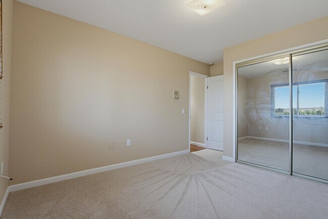 Building Photo - 2039 Lemon Ave