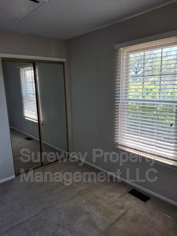 Building Photo - 127 Crown Prince Dr