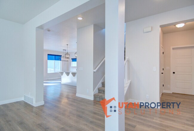 Building Photo - 4693 Daisy Ln