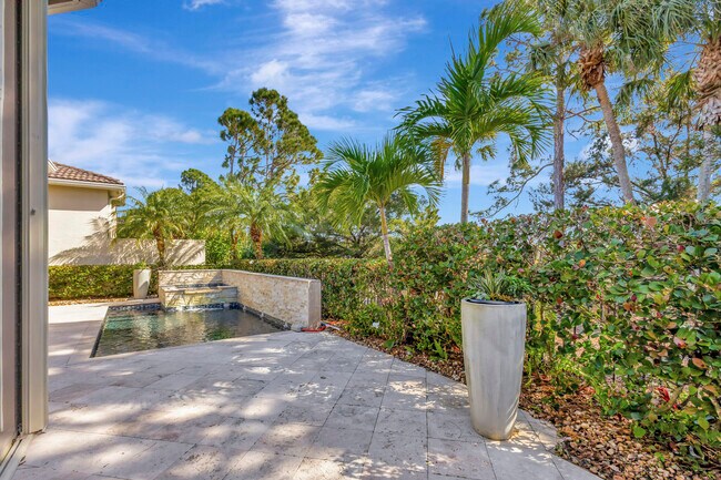 Building Photo - 128 Esperanza Way