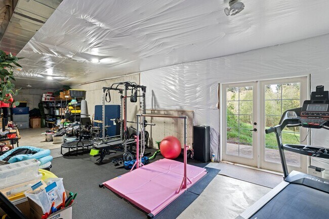 Building Photo - Custom Craftsman Estate on 1.5+ Sun-drenched Acres