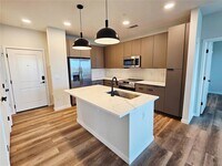 Building Photo - 10215 Estuary Lakes Dr