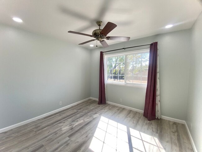 Building Photo - Elegant Fremont Weibel Home with Fruit-Fil...