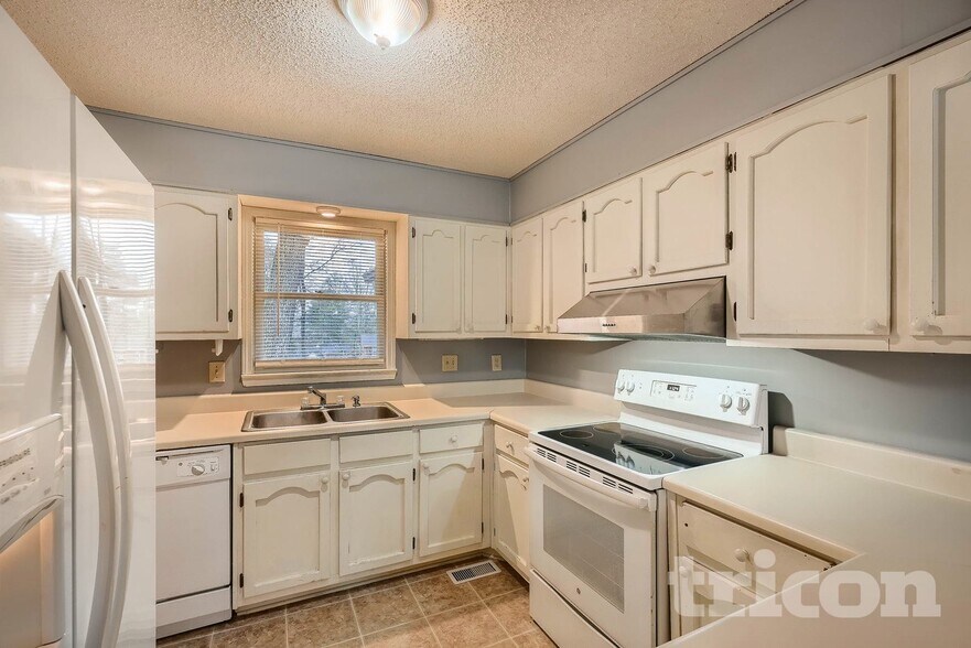 Building Photo - 150 Tanglewood Dr