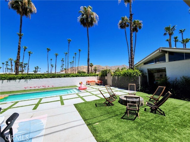 Building Photo - 2499 S Palm Canyon Dr