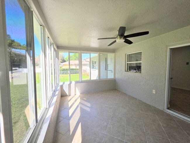 Building Photo - 2 bedroom, 1.5 bath home with 1 car garage