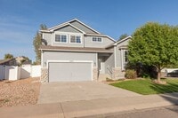 Building Photo - Spacious & Beautiful 3 Bedroom Home