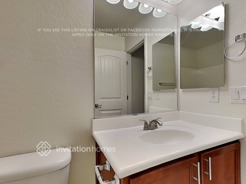 Building Photo - 3369 E Constitution Dr