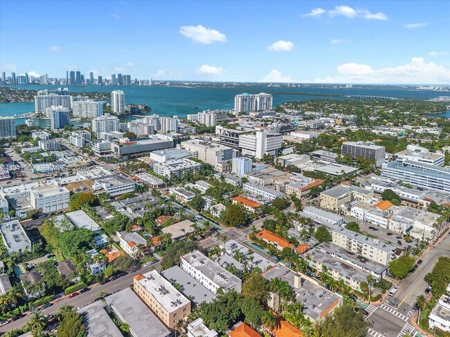 Building Photo - 1559 Michigan Ave