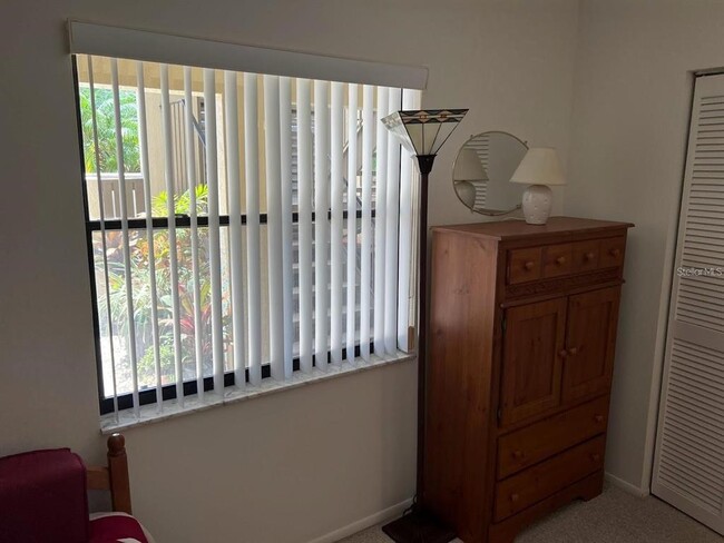 Building Photo - 333 Woodlake Wynde