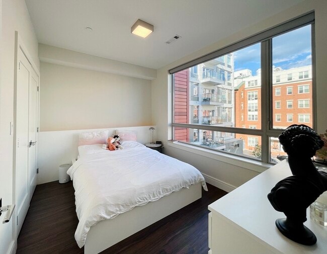 Building Photo - 99 Sumner St