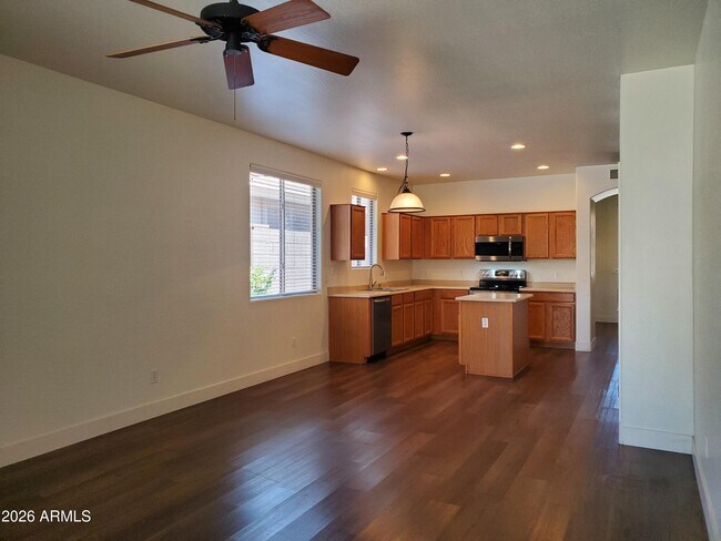 Building Photo - 2430 E Darrel Rd